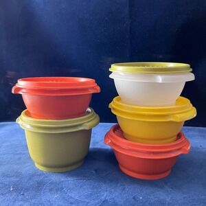 Set of 5 Vintage Tupperware Wonderlier nesting bowls with lids -cottage core